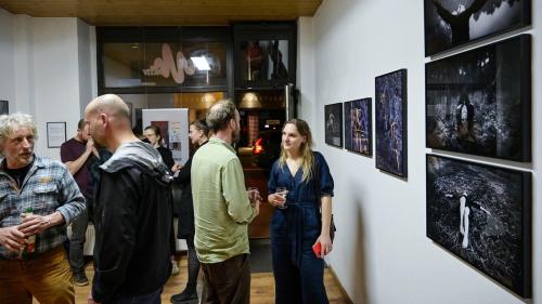 Galerie nEUROPA_Vernissage Ідентифікація – Identität – Identifikation_24-04-12_(C)_Jan Oelker 10