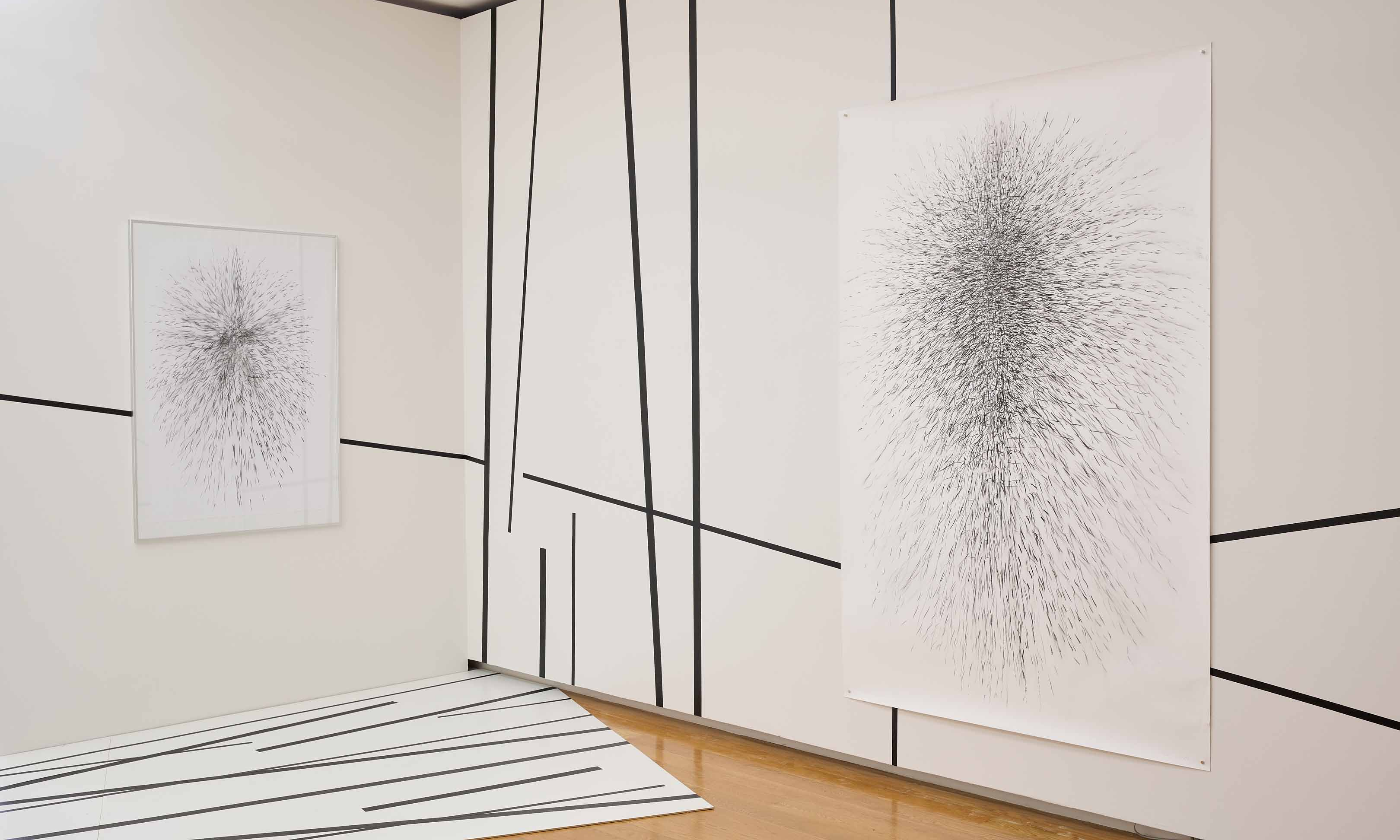 Zertanzen des Kunstraumes der Ausstellung »Inmitten der Linien. Raum und Resonanz«