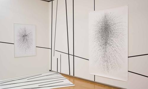 Zertanzen des Kunstraumes der Ausstellung »Inmitten der Linien. Raum und Resonanz«
